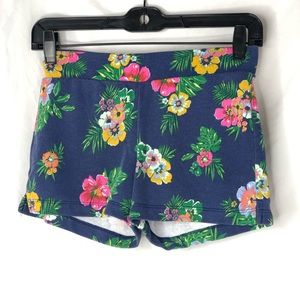 4️⃣ Bundle Girl’s floral shorts